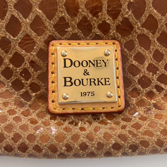 Vintage Dooney & Bourke lizard embossed leather 3-zip crossbody bag 8” 23in drop - Picture 4 of 16